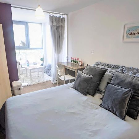Large 3 Bedrooms In Liverpool City Centre, Free Parking ภายนอก รูปภาพ